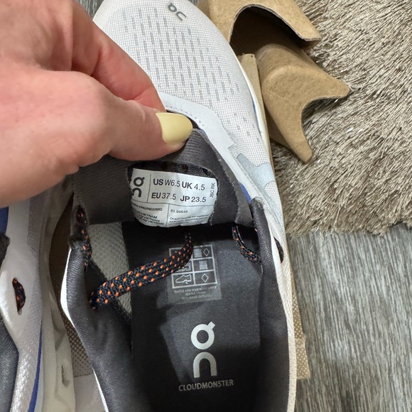 On Cloudmonster-Frost/Cobalt - Picture 4 of 9